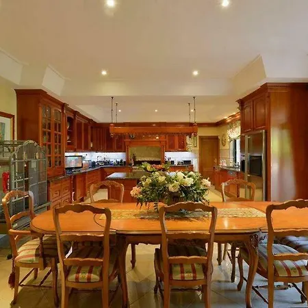 Sleeps 10 Pool Air Con Wifi Villa *
