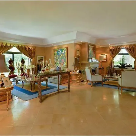 Sleeps 10 Pool Air Con Wifi *