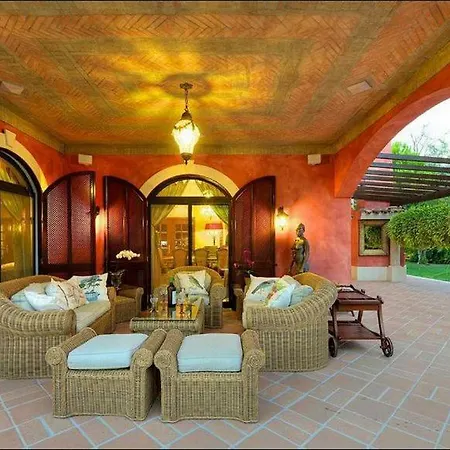 Sleeps 10 Pool Air Con Wifi *