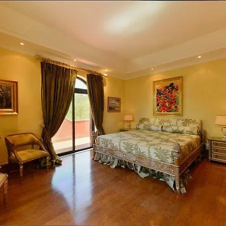 Sleeps 10 Pool Air Con Wifi Villa