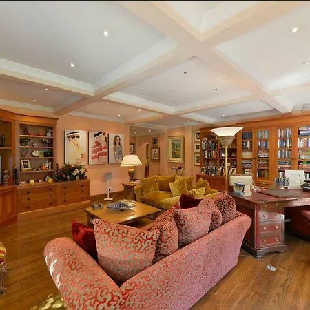 Sleeps 10 Pool Air Con Wifi *