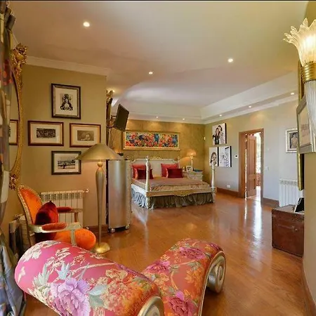 Sleeps 10 Pool Air Con Wifi